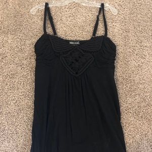 Adjustable strap, black top with detail on front